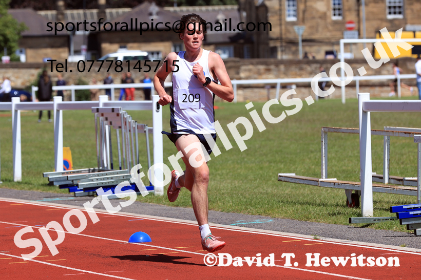 Middle Distance, 2026 Northern Schools Inter Counties, Wentworth, Hexham. Photo: David T. Hewitson/Sports for All Pics